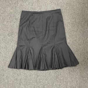 WOMEN’S PLEATED BLACK SKIRT IN EXCELLENT CONDITION. ELIE TAHARI BRAND